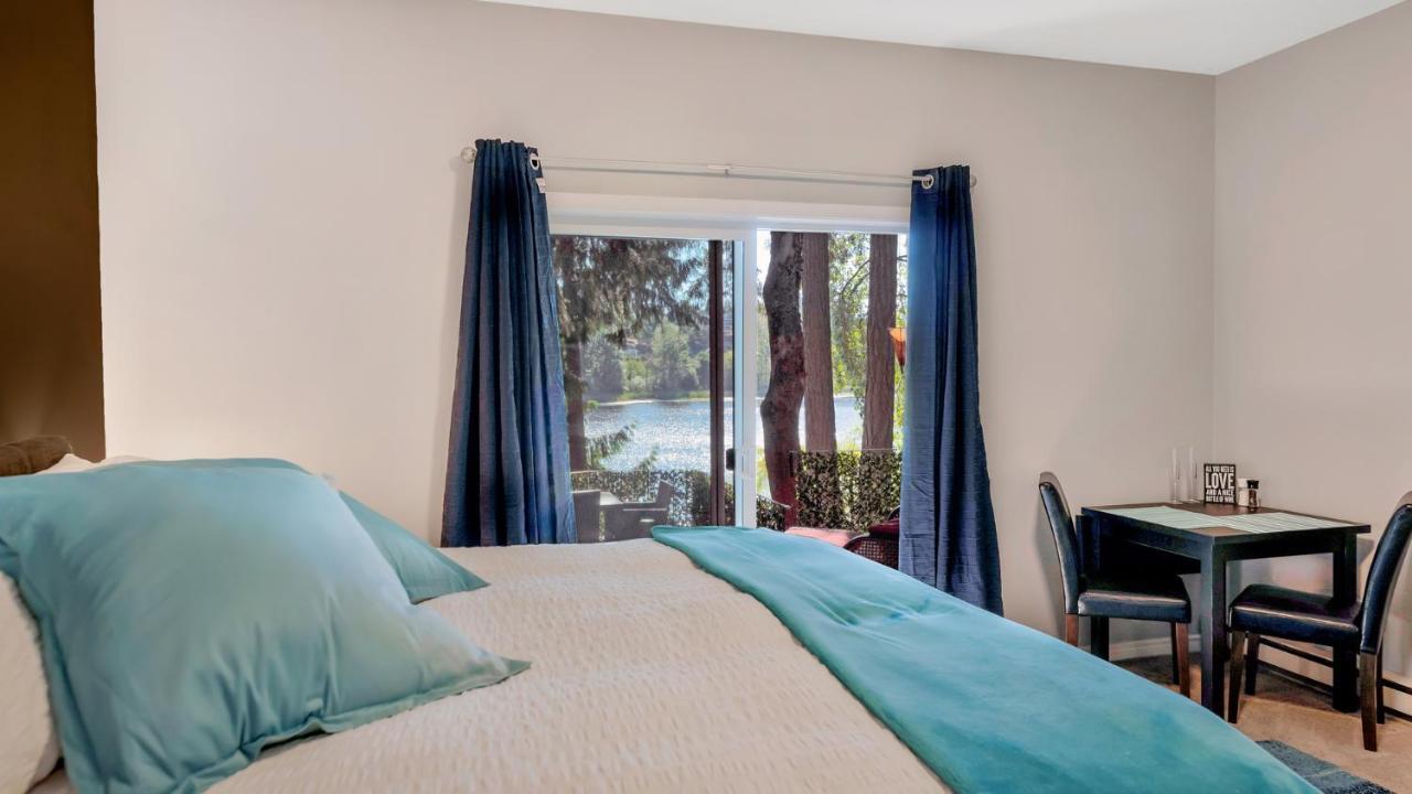 Willow Suite - Lakeside Retreat วิกตอเรีย ภายนอก รูปภาพ