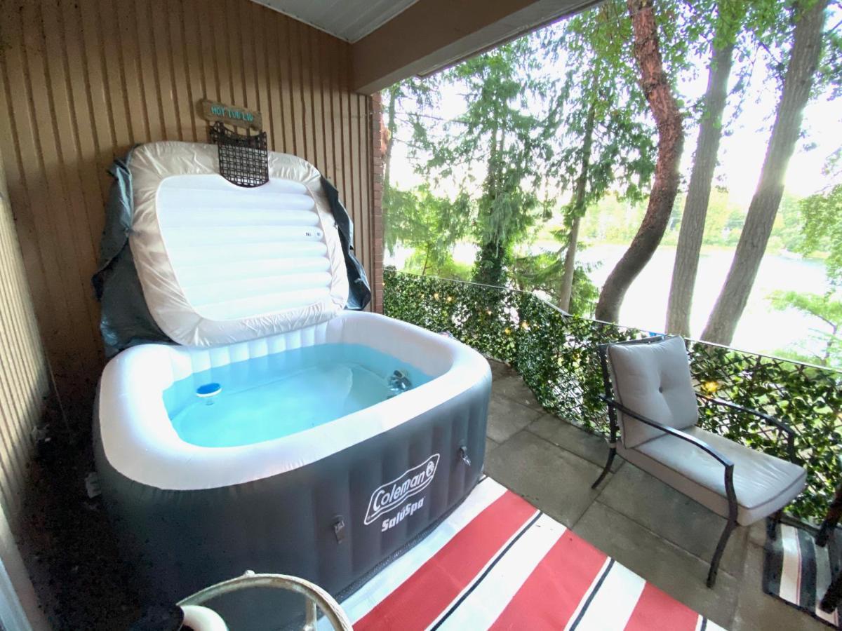 Willow Suite - Lakeside Retreat วิกตอเรีย ภายนอก รูปภาพ